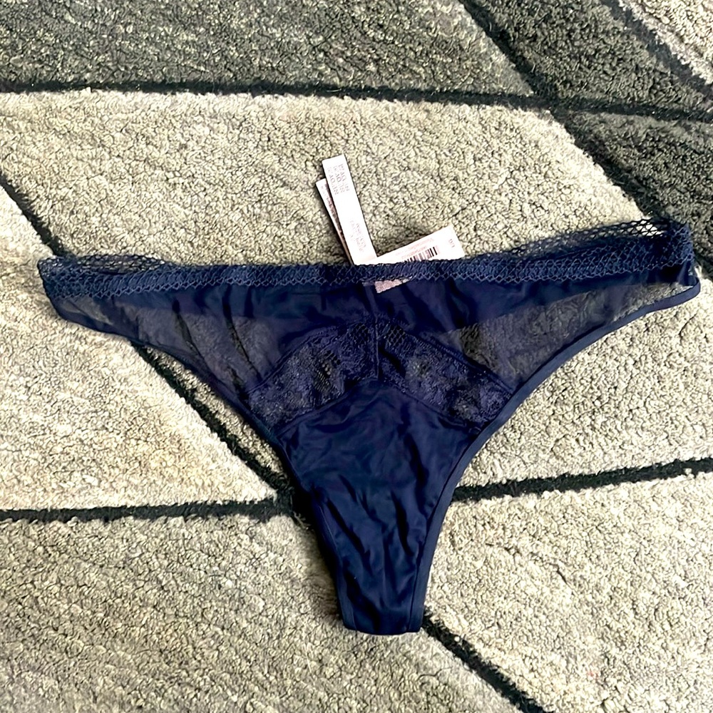 VS Thong